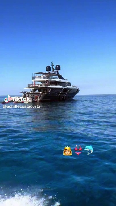 Achille Costacurta in barca con mamma Martina Molinari. La promessa del 19enne