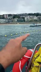 Una mancha de gasoil se extiende desde Ondarreta hasta la Concha