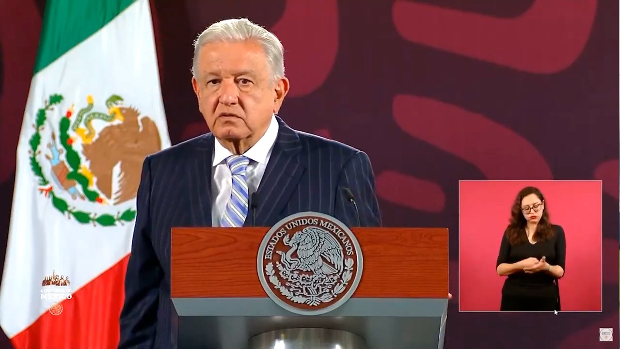 AMLO ofrece recompensa a quienes del información del Caso Ayotzinapa: "Estoy en la facultad"