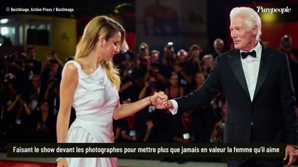 Richard Gere n'a d'yeux que pour Alejandra, 34 ans de moins que lui : son fils témoin de leur amour à la Mostra de Venise