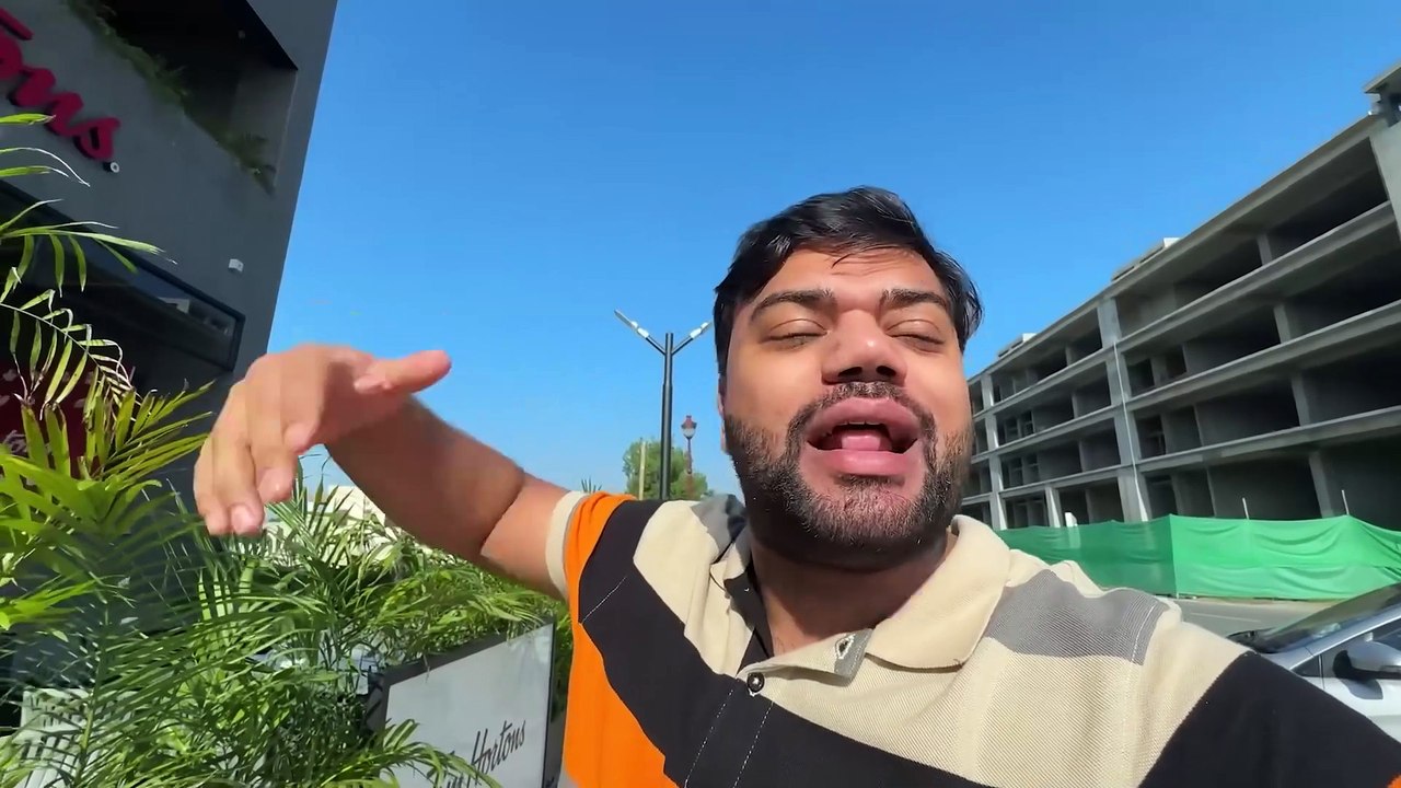 Aroob Ne Apne Baal Kaat Diye  _ Larka Lag Rahi Hai (1080P_HD)