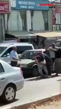 Yol Verme Tartışması: Adam, Sopayla 'Yol Hakları' Dersi Vermeye Kalktı!