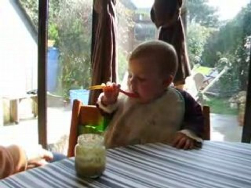 Je mange toute seule