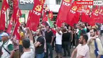 TKP Üyeleri ABD Gemisine İzmir Limanı'nda Protesto Düzenledi