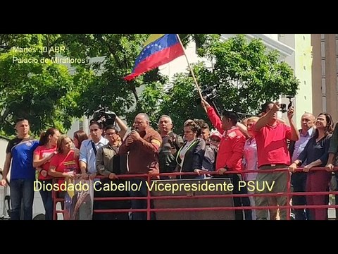 En medio del Golpe de Estado el pueblo se dirige a Palacio de Miraflores
