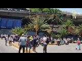 Manifestantes opositores trancan Autopista Prados del Este