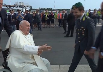 Momen Keberangkatan Paus ke Indonesia