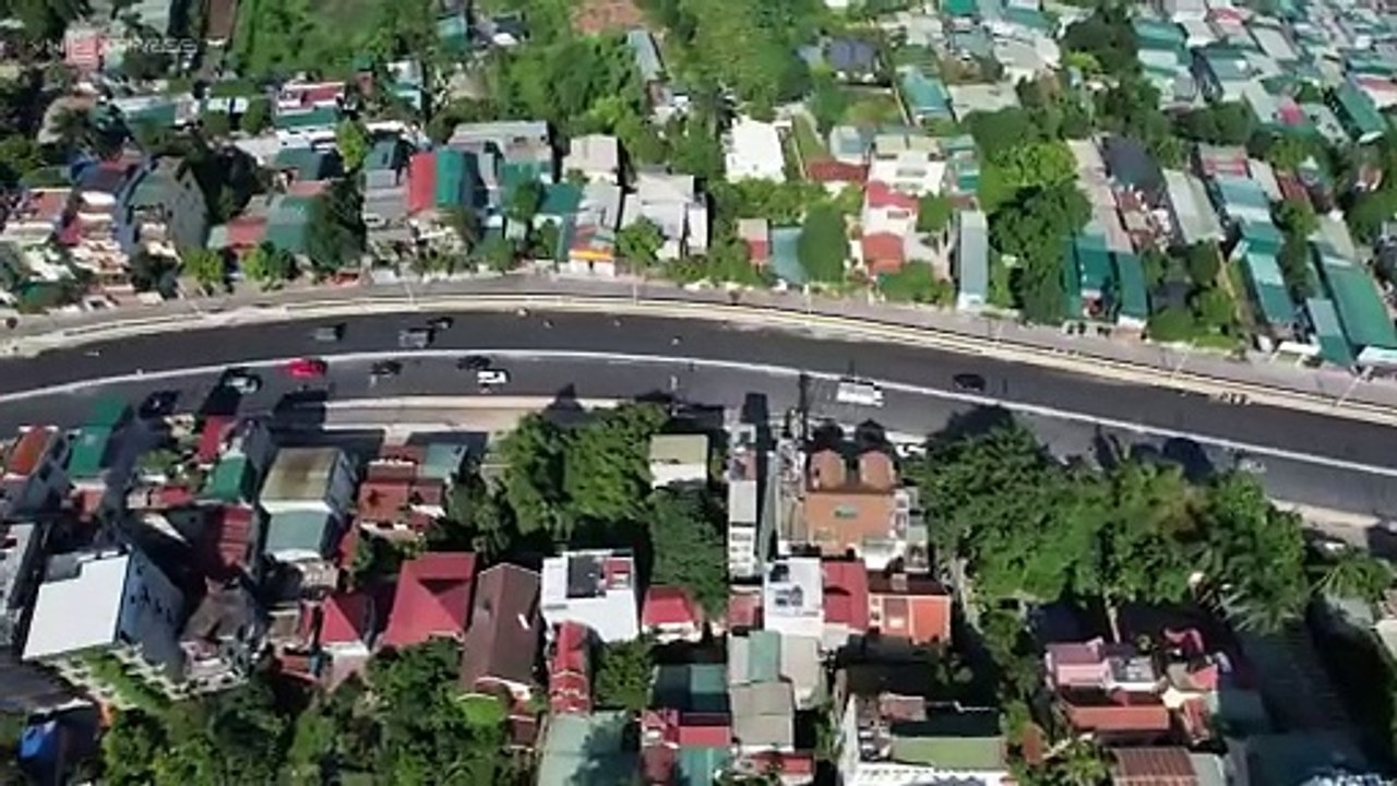 HÌNH DÁNG ĐƯỜNG ĐÊ ÂU CƠ RỘNG GẤP BA LẦN