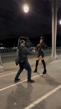 Les #nuits #parisiennes se suivent et ne se ressemblent pas : ici la touche-à-tout #britannique de parents #italiens et #indiens : #celinasharma #tournage