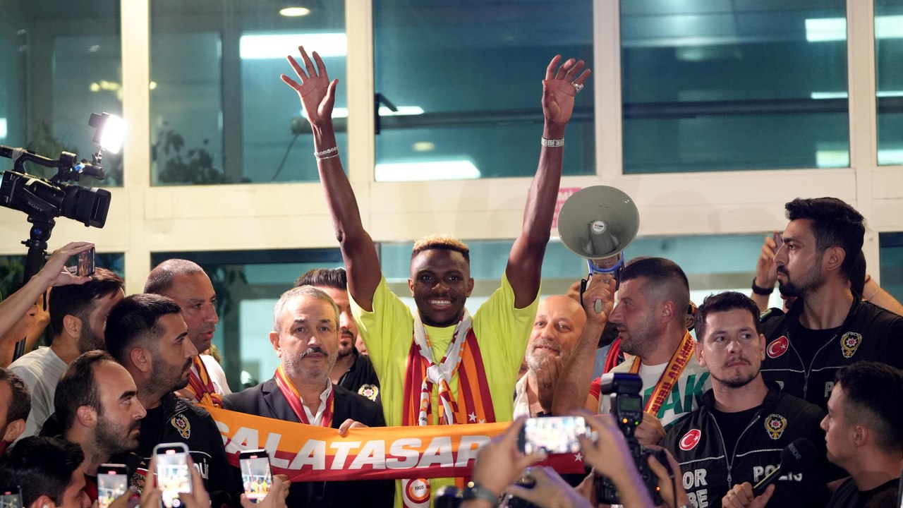 Ausnahmezustand in Istanbul: Galatasaray-Fans feiern Osimhen-Ankunft