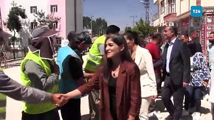 Van'ın Çaldıran ilçesinde sokaklar 37 yıl sonra asfaltla buluştu