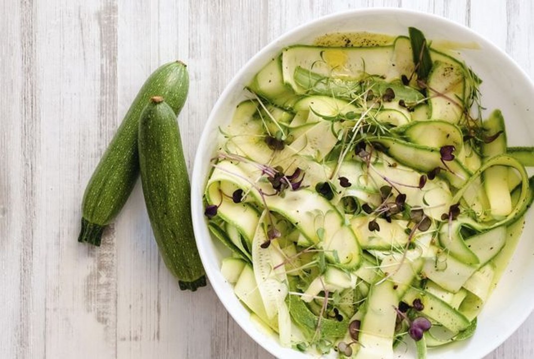 Recette petit budget pour la rentrée : les tagliatelles de courgettes au chèvre frais, à faire en moins de 10 min