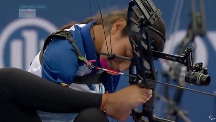 Paralympic archer hits incredible bullseye using her legs