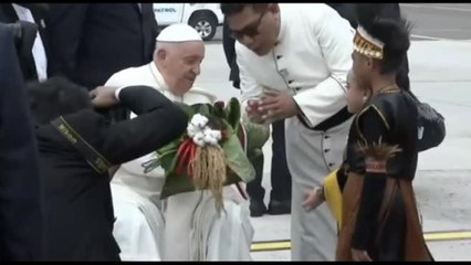 Papa Francesco è arrivato in Indonesia