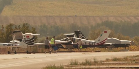 Hazerfen Havalimanı'nda eğitim uçağı pistten çıktı