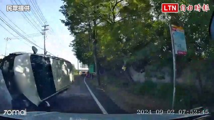 桃園3車連環相撞！奧迪車嚴重受損、豐田側翻 🚗
