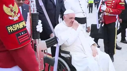 Papst beginnt zwölftägige Asien-Reise in Indonesien