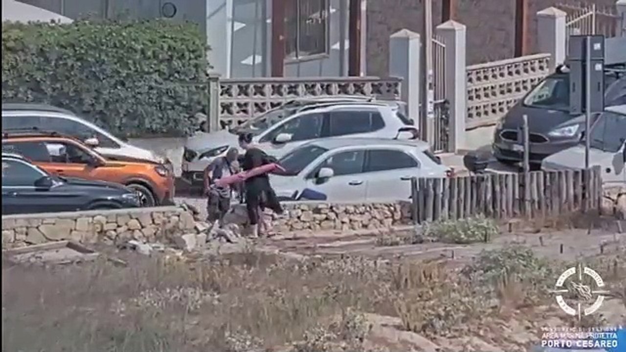 Porto Cesareo, muretti a secco distrutti per andare al mare: un video incastra i turisti-vandali, denunciati