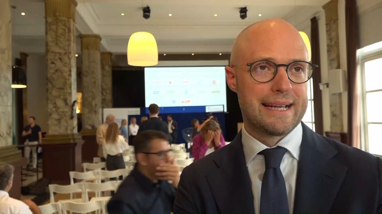 David Leisterh (MR) réagit au tirage au sort des numéros de partis pour les élections communales