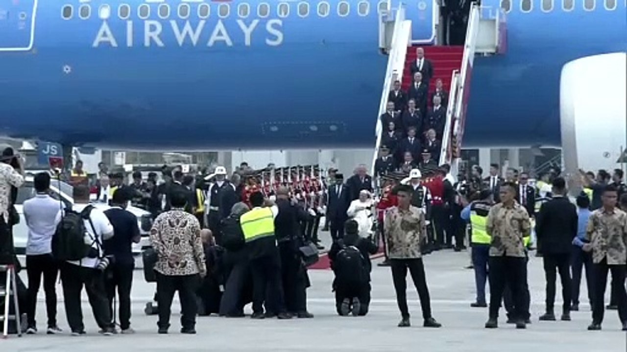 Papa Francisco desembarca na Indonésia e inicia longa viagem pela Ásia e Oceania