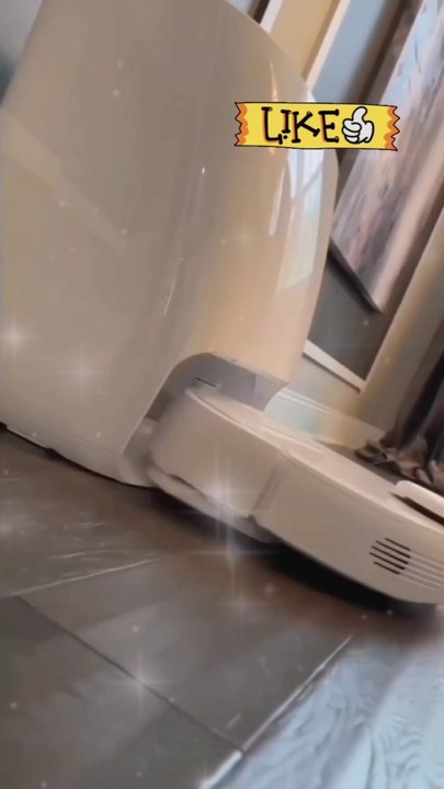 Floor cleaning robot