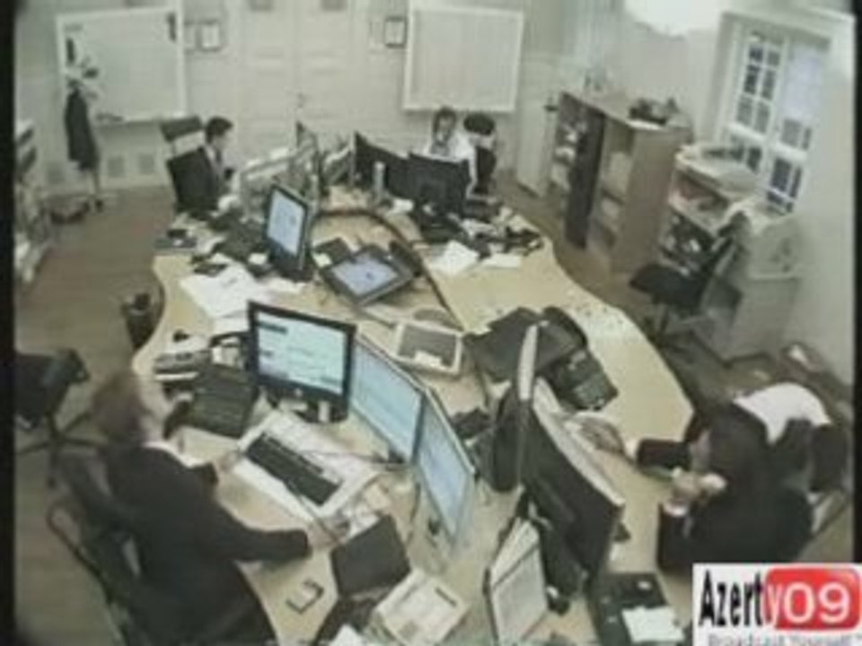 Il s'énerve au bureau !