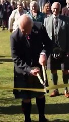 Le roi Charles a un petit soucis de cisaille