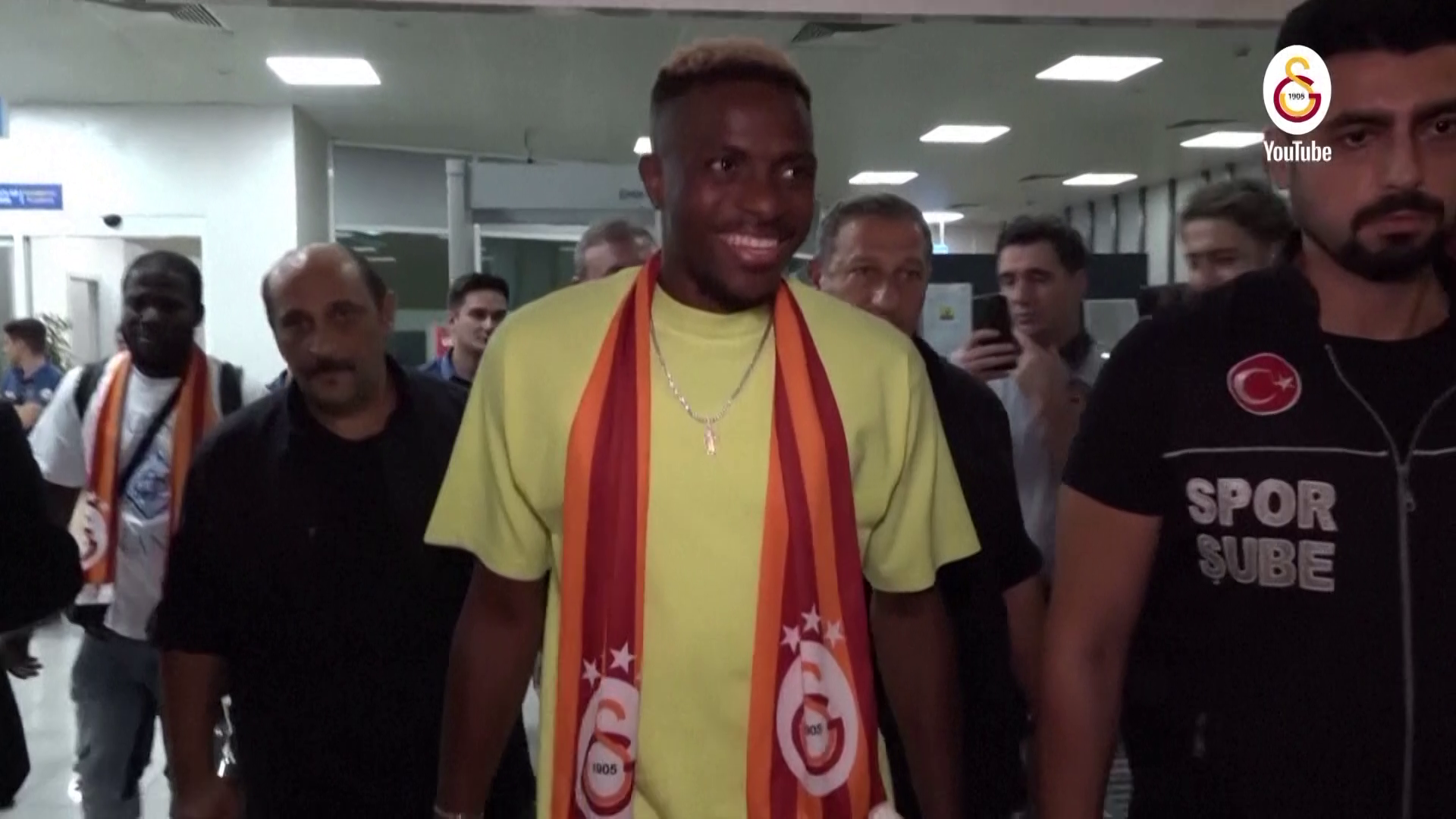 Victor Osimhen est arrivé à Istanbul !