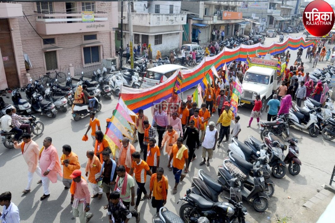 मोडासा से 111 फीट लंबी ध्वजा को लेकर 700 जातरू...