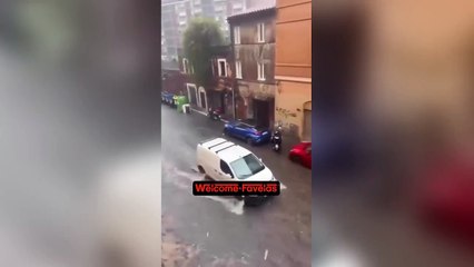 Download Video: Maltempo a Roma, strade come fiumi: il video degli allagamenti