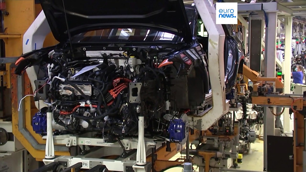 Volkswagen potrebbe chiudere fabbriche in Germania dopo 87 anni di storia: posti di lavoro a rischio