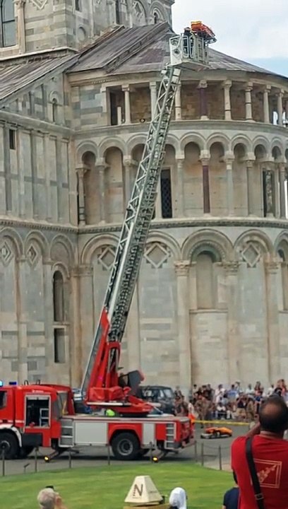 Salvato turista colpito da un malore sulla Torre di Pisa