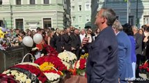 Fiori e palloncini bianchi, Mosca ricorda il massacro di Beslan