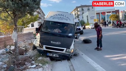 Tarım işçilerini taşıyan minibüsle otomobil çarpıştı: 15 yaralı