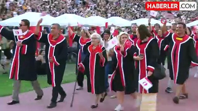 ODTÜ Mezuniyet Töreninde Rektör Yozgatlıgil Protesto Edildi