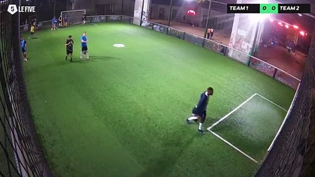 KONSTANTIN 03/09 à 21:01 - Football Terrain 4 (LeFive P17)