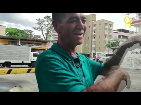 Si no fueran por las propinitas nadie trabajara esto : Bomberos en estaciones de servicio