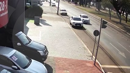 Câmeras registram forte batida no Bairro Pacaembu