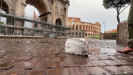 고대 로마 콘스탄티누스 개선문 벼락에 파손 / YTN