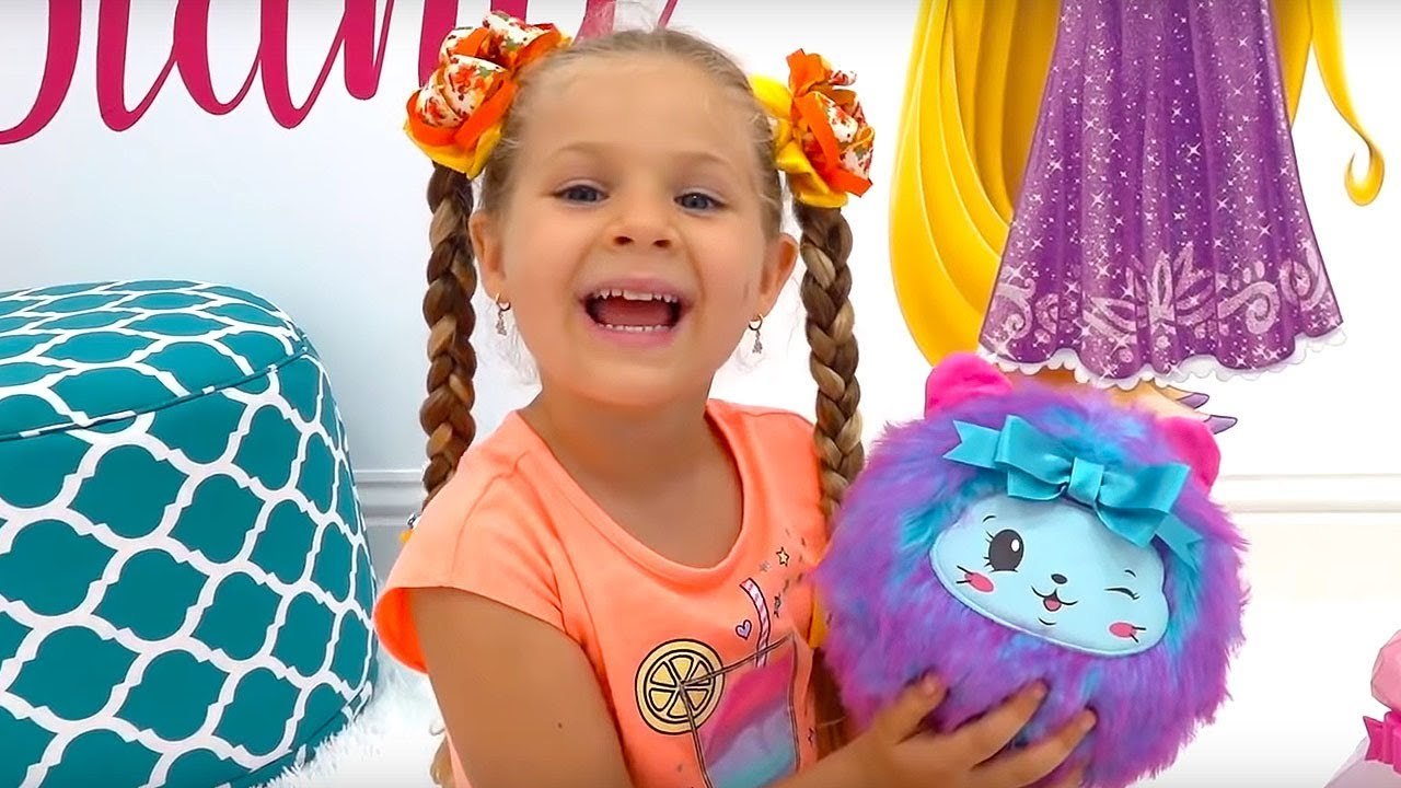 Diana and Roma search toys & surprises