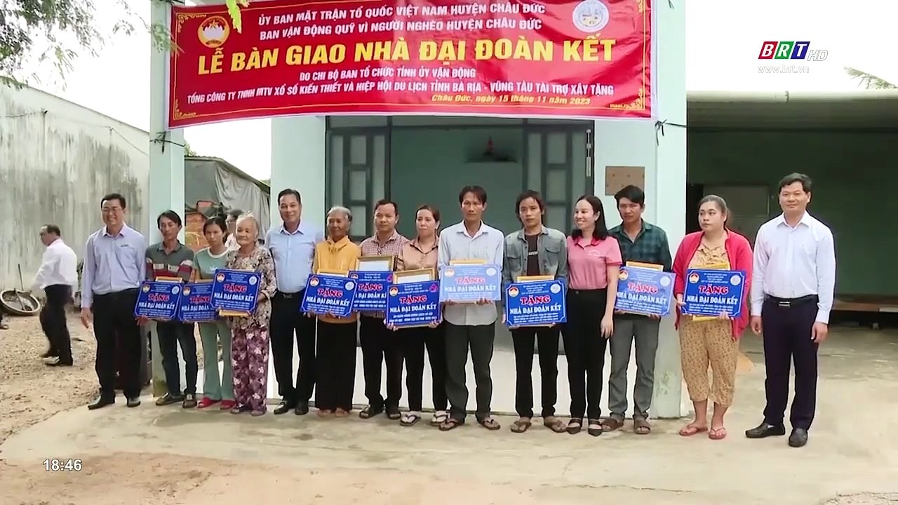 Trao tặng nhà tình nghĩa, nhà đại đoàn kết cho hộ nghèo (15-11-2023) - 0.00.39-0.01.39
