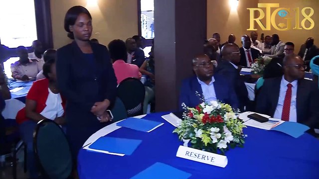 Responsab yo nan FHAPME òganize yon fowòm epi siyen yon nouvèl akò ekonomik.