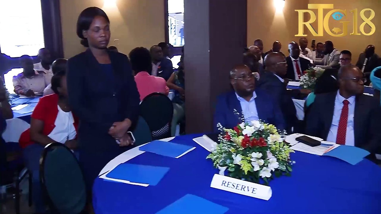 Responsab yo nan FHAPME òganize yon fowòm epi siyen yon nouvèl akò ekonomik.