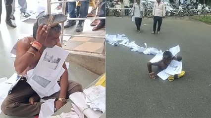 भ्रष्टाचार के सबूतों की माला पहनकर घसीटते हुए DM ऑफिस पहुंचा युवक,सिर पर चप्पल रखकर CM से लगाई गुहार