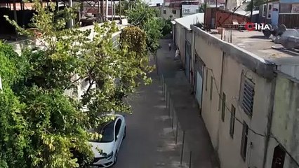 Kemal Sunal'ın propaganda filmi gerçek oldu! Bursa'da anlaşamayan yer sahipleri sokağı tel örgü ile ikiye böldü