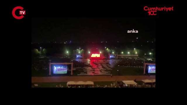 ODTÜ öğrencileri mezuniyet töreninde Rektör Ahmet Yozgatlıgil'in konuşmasını protesto etti