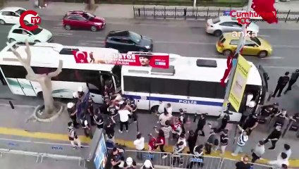 Kadıköy'deki barış mitinginde 12 kişiye 'halay' tutuklaması