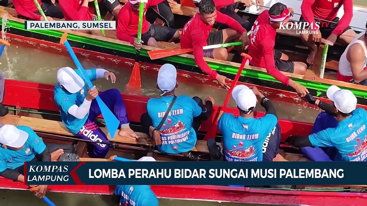 Warga Antusias Saksikan Lomba Perahu Bidar Sungai Musi Palembang