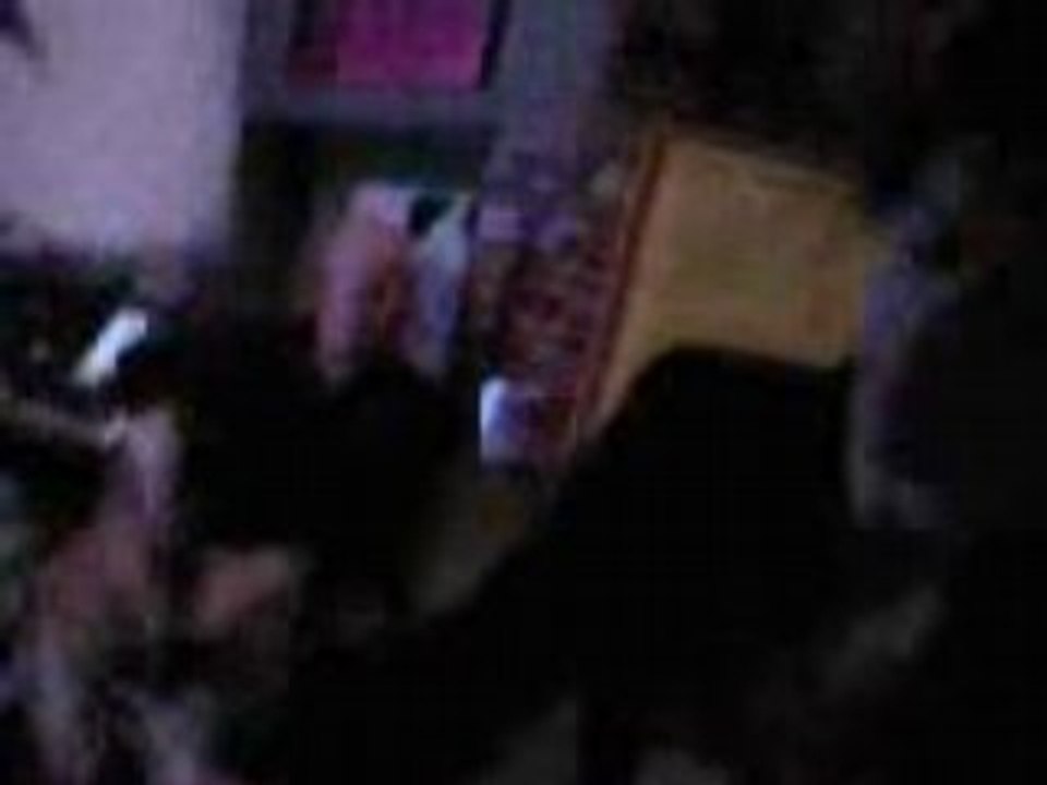 Adrien signant des autographes avec MON stylo =D