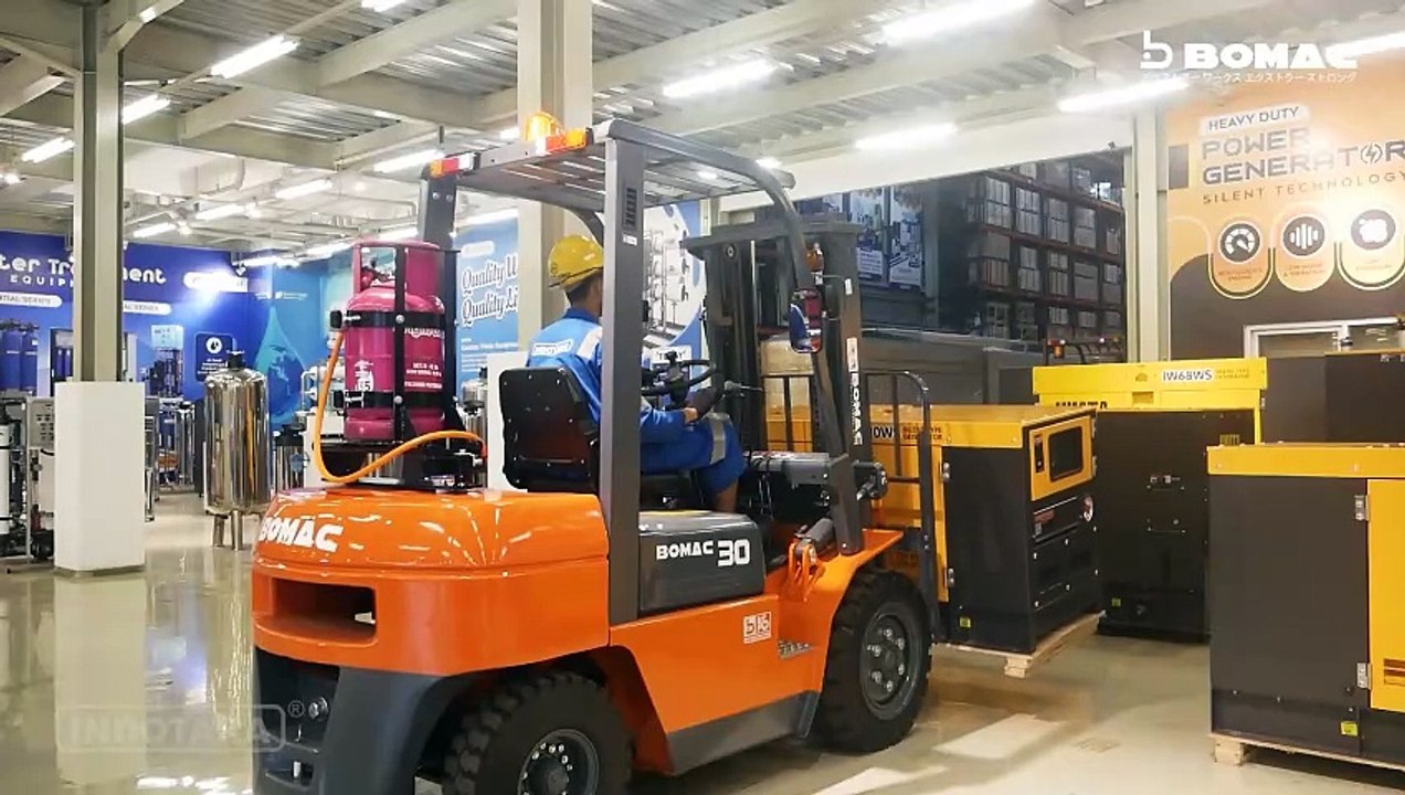 DELIVERY BOMAC FORKLIFT AUTOMATIC GASOLINE & LPG 3T RGP30A MENUJU PT. PRIMADAYA PLASTISINDO